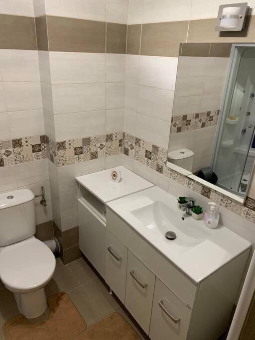 Lovely Bacau 1 Bedroom Apartment Экстерьер фото