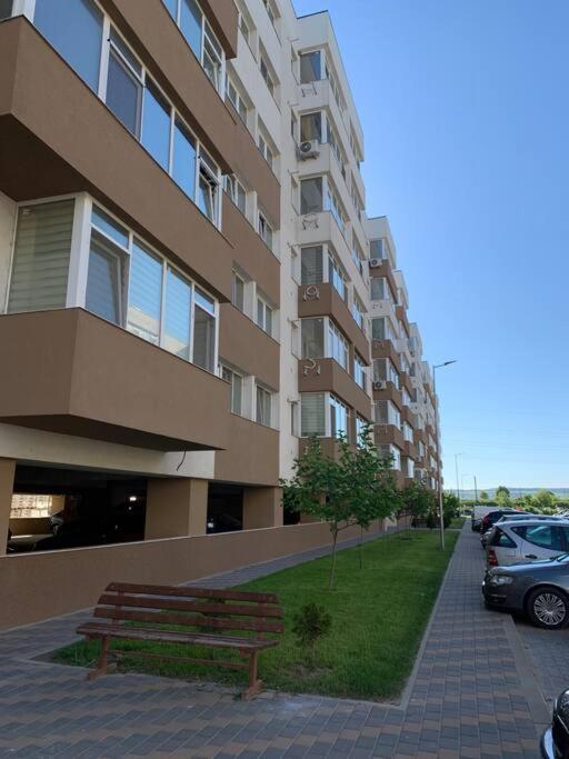 Lovely Bacau 1 Bedroom Apartment Экстерьер фото