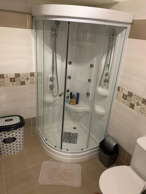Lovely Bacau 1 Bedroom Apartment Экстерьер фото