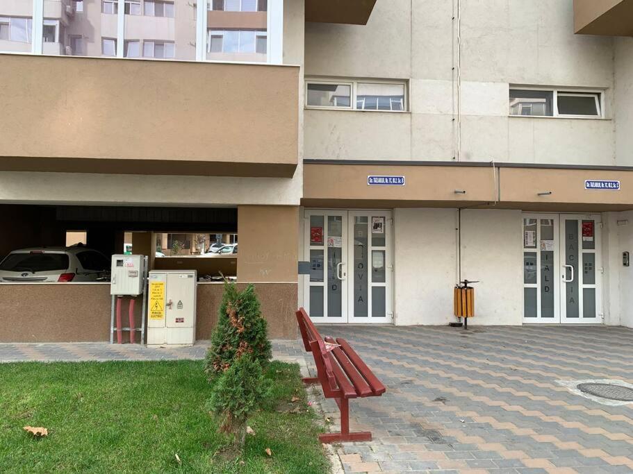 Lovely Bacau 1 Bedroom Apartment Экстерьер фото